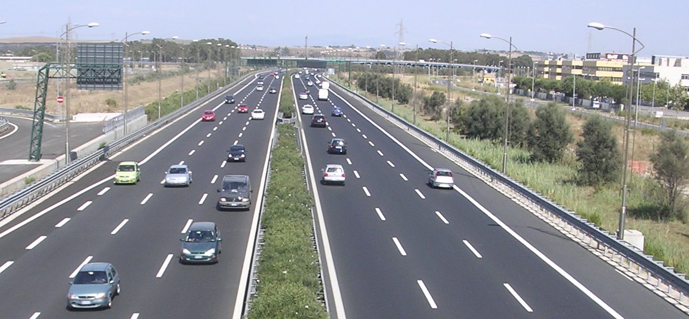 Autostrade, 8 mld di investimenti. Da affidare a terzi l'80% di lavori, forniture e servizi