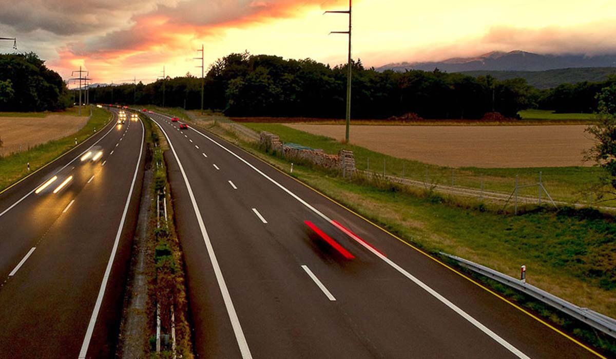 La sicurezza in autostrada: conosciamo come usare al meglio la corsia di destra
