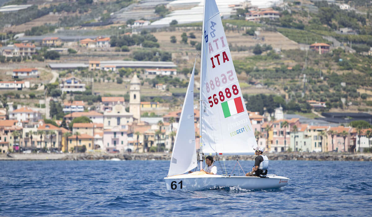 Due giovani velisti di Ravenna in gara ai mondiali di vela 420 categoria open/mix. Una grande avventura sportiva per l'equipaggio sponsorizzato da Ecogest